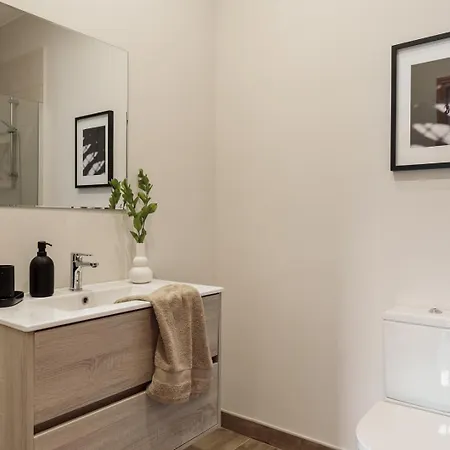 Kaax - 3 Bedrooms And Balcony In Eixample *